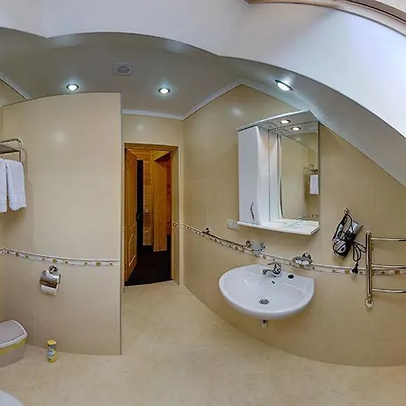 Forest House 2* Tatariv