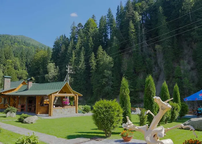 Otel Forest House Tatariv