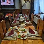 Forest House Hotel Tatariv