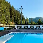 Forest House Hotel 2*